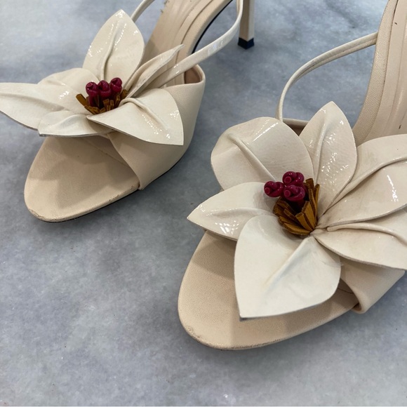 ZARA Large Cream Flower Open Toe Sandals - Picture 7 of 16